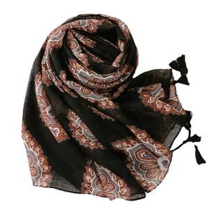 Écharpe bohème noire à imprimé floral cachemire avec pompons décoratifs à franges