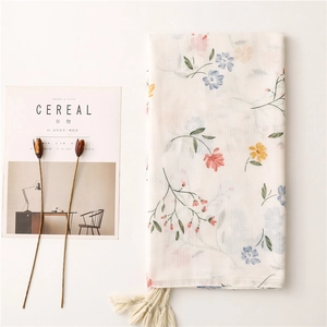 Elegante sciarpa in cotone e lino da donna con stampa floreale e bordi decorati con nappe