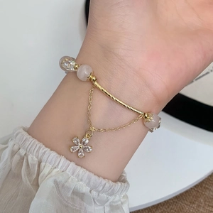 Pink crystal flower pendant double-layer gold bracelet for women's elegant daily wear