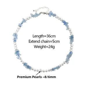 Détail du collier de perles bleues, perles blanches, fermoir mousqueton et extension