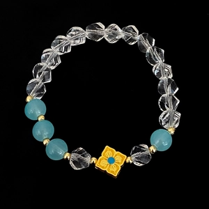 Bracelet élégant en perles de cristal bleu clair avec pendentif fleur dorée