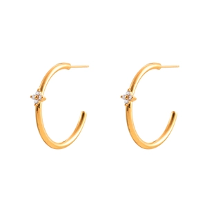 Eleganti orecchini a cerchio a C placcati in oro con fiori in zircone su sfondo bianco