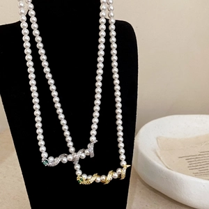 Snake Pendant Imitation Artificial Pearl Necklace With Rhinestones Green Gem Eyes Vintage Luxury Fashion Jewelry For Women