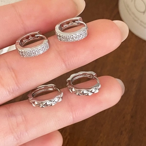 Minimalist silver quilted and zircon hoop earring set for daily commute wear