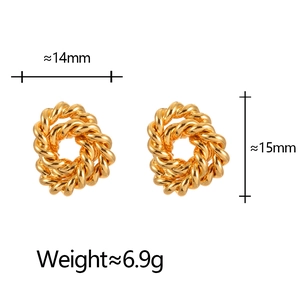 Boucles d'oreilles créoles torsadées dorées avec design minimaliste en métal 14mm