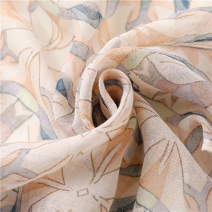 Abstrakter Blumenschal aus Voile mit Quasten, weiche Muster in Orange und Blau
