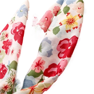 Écharpe de plage en coton et lin avec imprimé floral et franges pour l'été