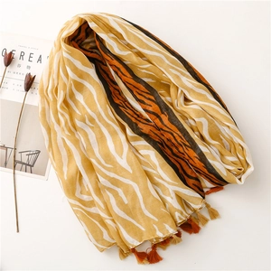Écharpe à motifs zèbre et tigre avec pompons et cadre jaune pour plage ou voyage