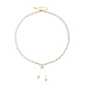 Collier élégant en perles d'eau douce avec pendentif fleur et glands dorés