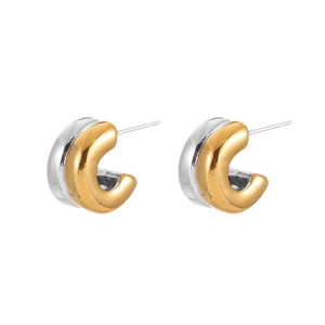 Orecchini a perno bicolore oro e argento a forma di C dal raffinato design minimalista