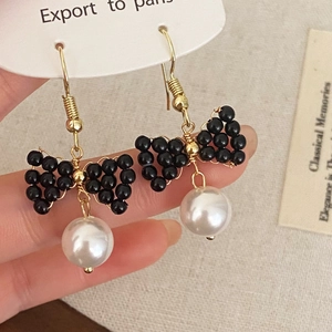 Élégante Boucles D'oreilles Pendantes Nœud Perlé Noir Künstliche Perle Plaqué Or Cuivre Style Vintage Français Bijoux Femmes