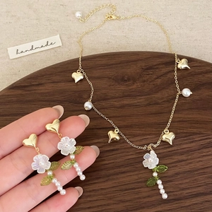 Collier Pendentif Fleur Et Boucles Oreilles Coeur Künstliche Perle Bijoux Vintage Floral Femmes Élégant Cuivre 925 Sterling Argent Tige