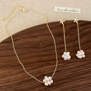 Flower Cluster Imitation Artificial Pearl Necklace And Earrings Jewelry 18K Gold Plating Silver Earring Post Elegant Women Accessory