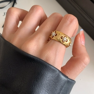 Vintage wide gold ring featuring star cutouts and sparkling zircon stones for women