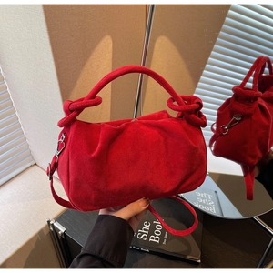 Sac à main rouge vif plissé avec poignée nouée et bandoulière pour femme