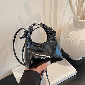 Mini Borsa a Spalla da Donna Minimalista in Pelle PU Lucida Borsa a Tracolla Stampa Lettere Borsa a Mano Dumpling Moda