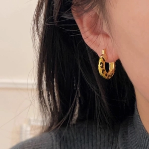 Chic vintage leopard print gold hoop earrings worn by a model for a stylish look