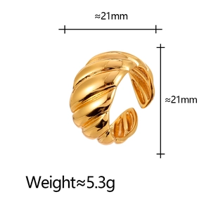 Golden croissant dome ring with 21mm outer diameter and 5.3g weight measurement