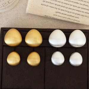 Boucles D'oreilles Puces Goutte D'eau Minimalistes Métal Brossé Cuivre Plaqué Or 18K Géométrique Style Rétro Pour Femmes