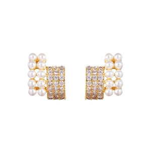 Elegant pearl and zircon stud earrings with curved gold base and sparkling crystals