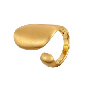 Bague ouverte élégante en métal brossé doré géométrique avec surface intérieure polie