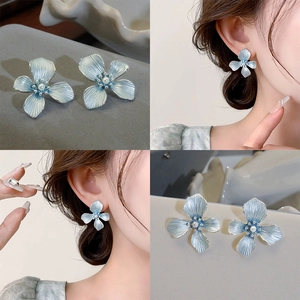 Flower Stud Earrings With Artificial Pearl Center Enamel Flower Drip Oil Copper Alloy Elegant Romantic Jewelry For Women