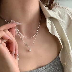 Detail view of double-layer minimalist necklace with water drop pendant and rope chain