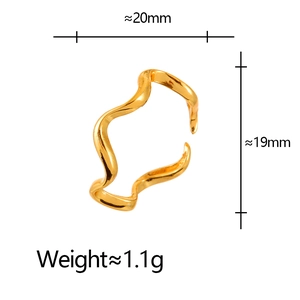 Detailed size specifications for gold wavy open ring with 20mm width and 1.1g weight