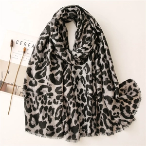 Chic leopard print scarf with fringe edges and herringbone weave in black and grey