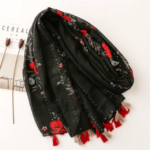 Écharpe ethnique noire à fleurs rouges avec paillettes et franges à glands