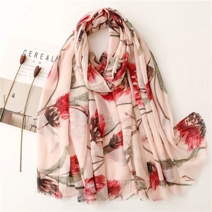 Dames Elegante Bloemenprint Sjaal Roze Rode Bloem Voile Polyester Omslagdoek Met Gerafelde Rand Zonbescherming Stranddoek Voor Vrouwen