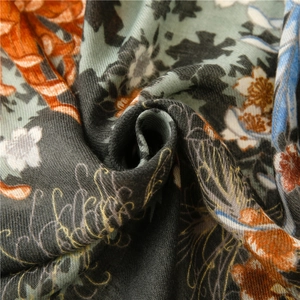 Écharpe florale vert foncé vintage avec toucher coton-lin doux et motifs de fleurs