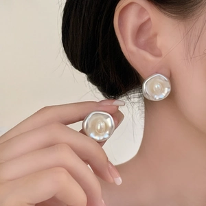 Minimalist French style brushed pearl stud earrings with irregular floral disc design