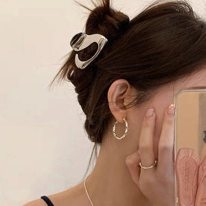Minimalist silver irregular hair claw clip and hoop earrings set on female model