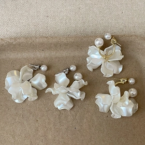 French Vintage Layered Acrylic Flower Petal Earrings With Imitation Artificial Pearl 925 Sterling Silver Earring Post For Women