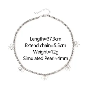 Collier de perles minimaliste avec pendentifs nœuds argentés et fermoir mousqueton