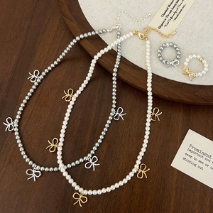 Ensemble Collier Et Bague En Künstliche Perles D'imitation Avec Pendentif Nœud Papillon En Alliage Pour Femme Style Doux Bijou