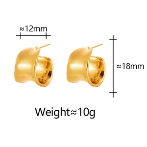 Minimalist gold geometric C-shaped earrings with polished finish and 18mm height