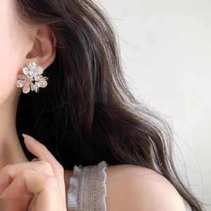 Elegant silver flower stud earrings with hammered texture and sparkling zircon stone