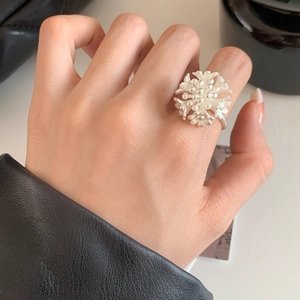 Minimalist matte silver flower cluster ring with stacked petals for elegant women