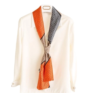 Écharpe étroite en soie avec motif géométrique grec orange et gris pour femmes