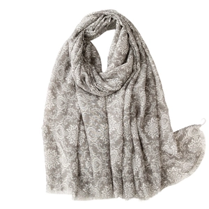 Floral print long scarf with vintage damascus pattern and delicate tassel edges