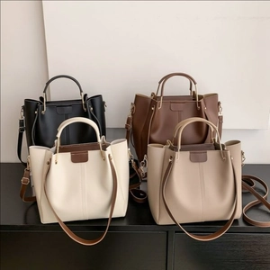Sac Cabas Femme en Cuir PU Grande Capacité Sac Seau Vintage Bandoulière Avec Poignée en Métal pour Navette Quotidienne