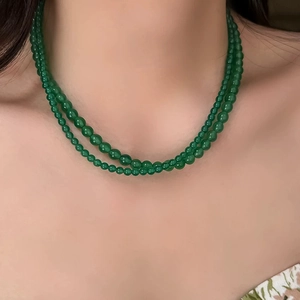 Elegant double-layered green chalcedony beaded necklace with retro vintage design