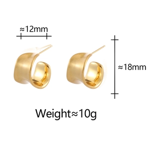 Detailed size specifications for gold brushed metal C-shaped earrings, 18x12mm dimensions