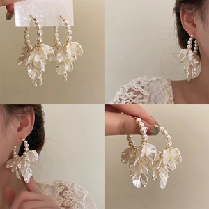 Boucles D'oreilles Créoles Élégantes Pétales Fleurs Femmes Rétro Künstliche Perles Imitation Blanches Résine Argent 925