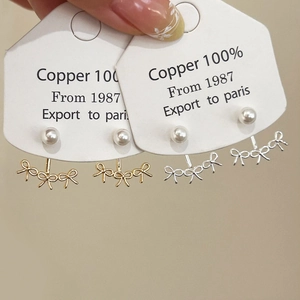 Boucles d'oreilles nœuds étagés avec perles blanches brillantes en cuivre doré et argenté