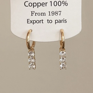 Minimalist gold hoop earrings with triple zircon tassels made of pure copper material