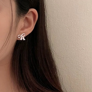 Boucles d'oreilles nœud papillon élégantes avec zircons scintillants pour un look luxueux