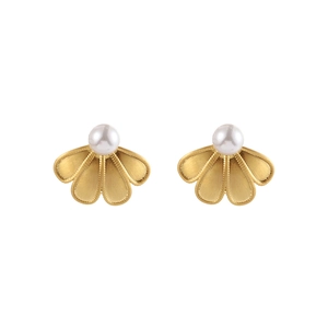 Elegant gold fan-shaped flower stud earrings with white pearl and brushed metal finish